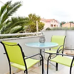 1 Bedroom Beautiful In דירה *
