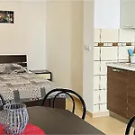 1 Bedroom Beautiful In * ורסי