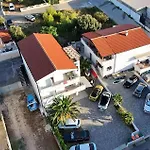 1 Bedroom Beautiful In ורסי