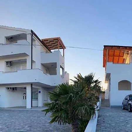 1 Bedroom Beautiful In Apartment Vrsi